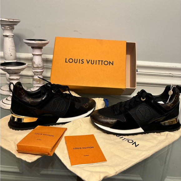 LOUIS VUITTON RUN AWAY SNEAKERS excellent condition . Size 38 1/2 - Picture 9 of 13